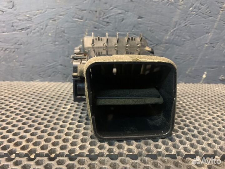 Дефлектор воздушный правый Lexus Rx 350