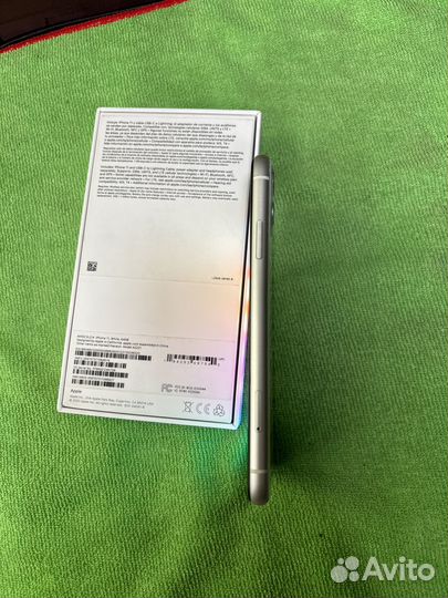 iPhone 11, 64 ГБ