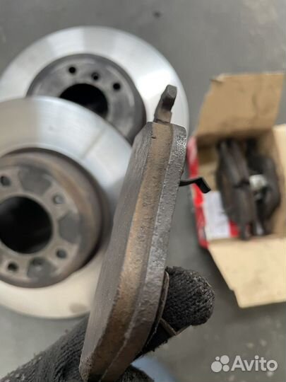 Диски тормозные и колодки на BMW E-60