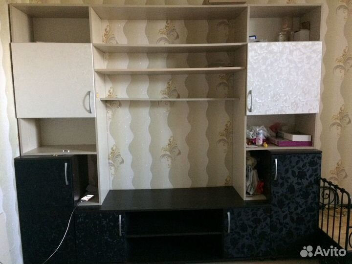 Стенка много шкафов