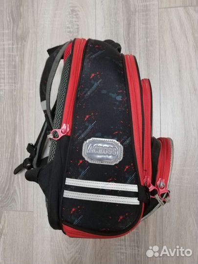 Школьный рюкзак across