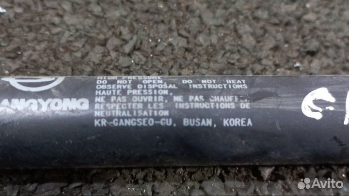 Амортизатор капота Ssangyong Kyron ресталинг