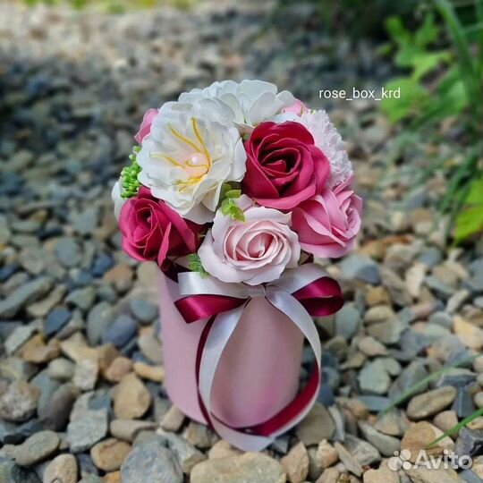 Букет из мыльных роз в шляпной коробке
