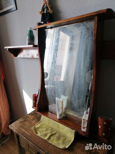 Винтажное зеркало настенное с полочками