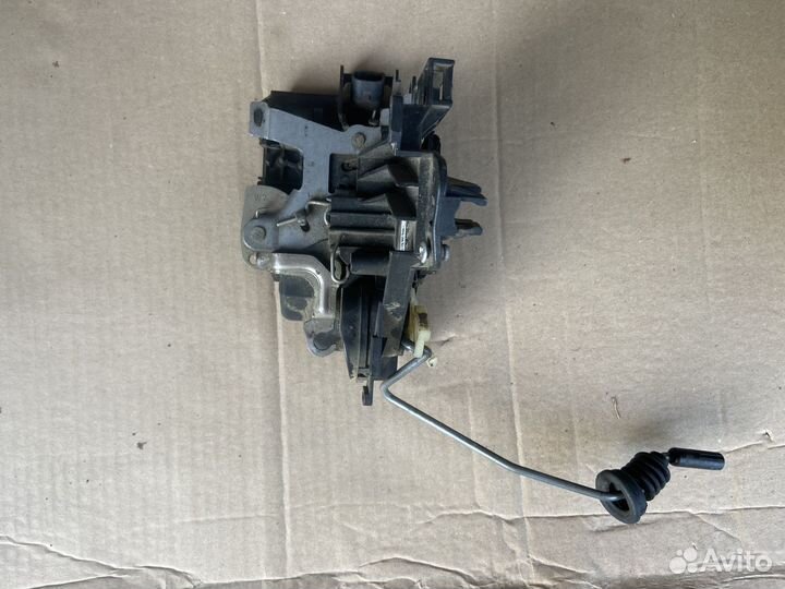 Замок водительской двери VW T5