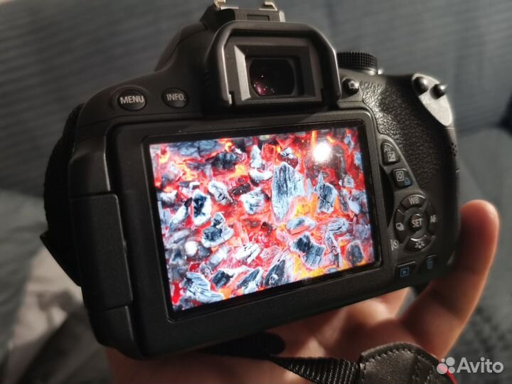 Зеркальный фотоаппарат canon 700d