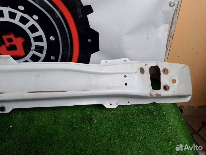 Усилитель бампера передний Renault Logan 1.6 2017