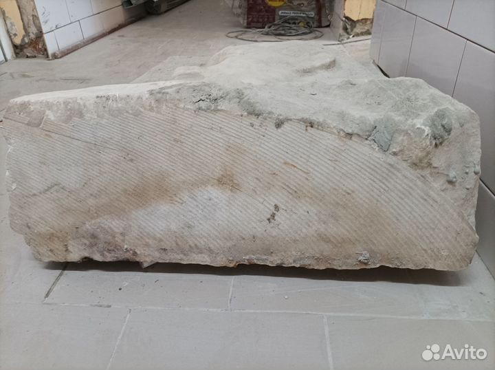 Барельеф В. И. Ленина