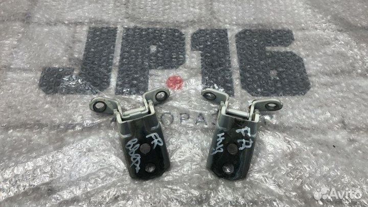 Петля двери передняя правая Infiniti M37 Y51