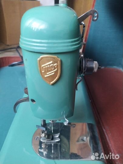 Швейная машина 