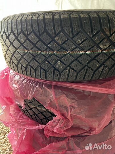 Continental ContiVikingContact 7 235/60 R17 106T