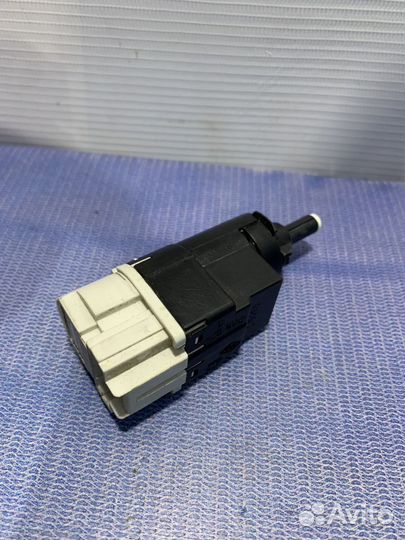 Датчик включения стоп сигнала Лягушка Nissan terra