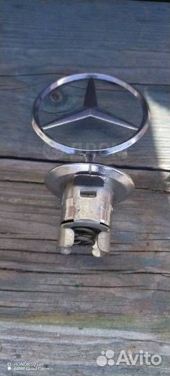 Прицел на капот mercedes