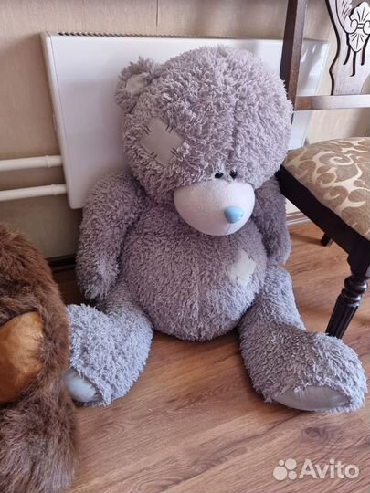 Плюшевый медведь и самокат