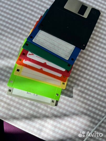 Дискеты цветные разноцветные
