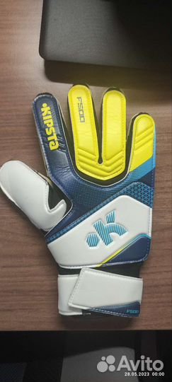 Вратарские перчатки