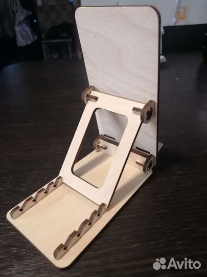 Подставка для телефона из дерева
