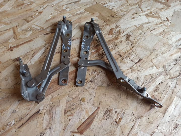 Петля крышки багажника Ford Focus 1 седан