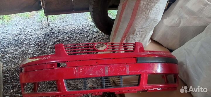 Передний бампер на Wolkswagen Saran 2006