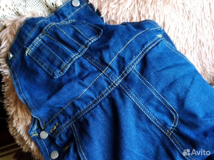 Продам джинсовый комбинезон