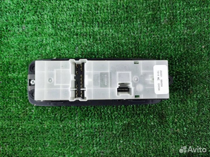 Блок управления стеклоподъемниками Nissan Qashqai