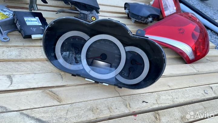 Панель приборов на Toyota RAV4