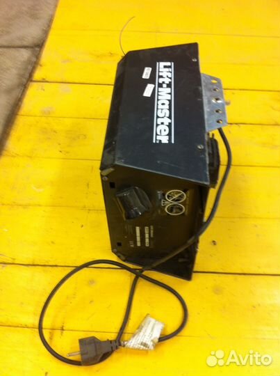 Двигатель от подьемных гаражных ворот