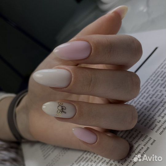 Модель на маникюр