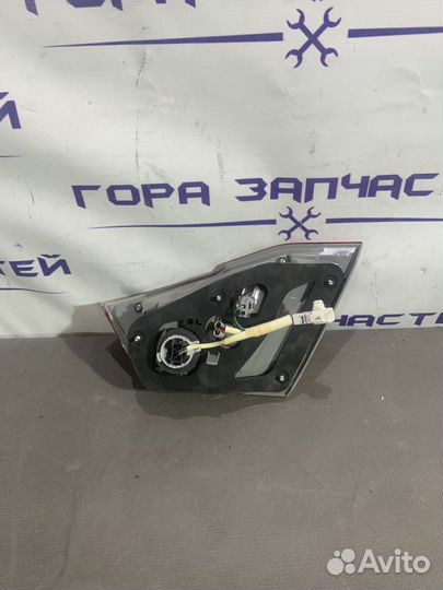 Фонарь задний внутренний левый Toyota Camry V50
