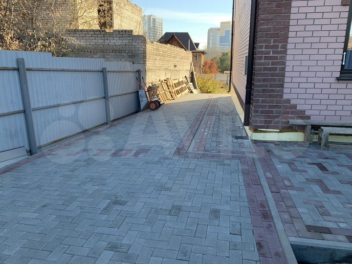 Коттедж 382 м² на участке 10 сот.