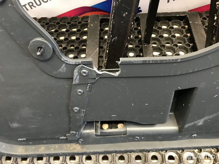 Обшивка двери левой