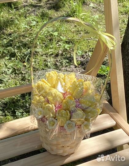 Букеты из шоколадный тюльпанов, роз клубники и тд