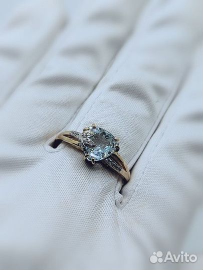 Кольцо с синтетическим камнем Золото