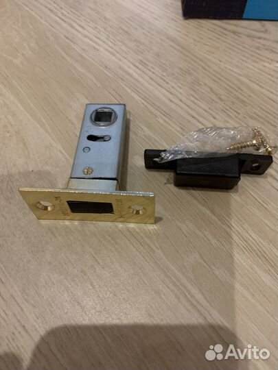 Ручка дверная межкомнатная с защелкой