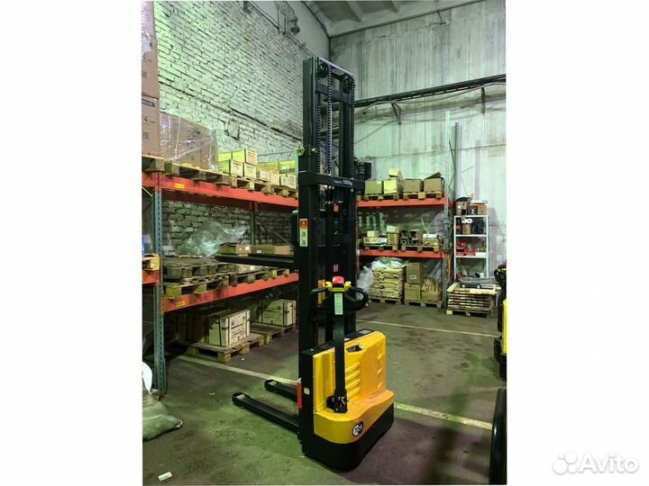 Штабелер электрический самоходный