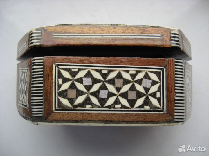 Шкатулка кость перламутр красно дерево