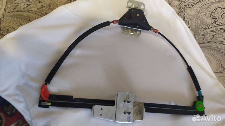 Стеклоподемник на Пассат б 3