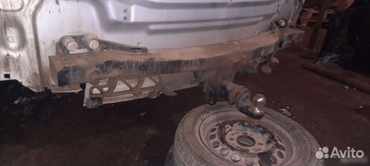 Усилитель заднего бампера с фаркопом audi q7