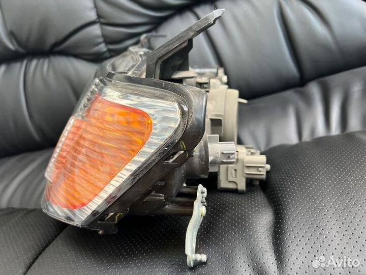 Фара галогеновая передняя левая Mitsubishi L200