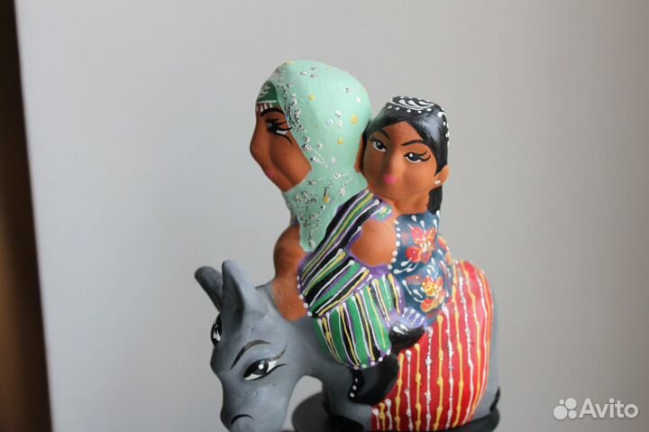 Статуэтки: керамика, фарфор, стекло