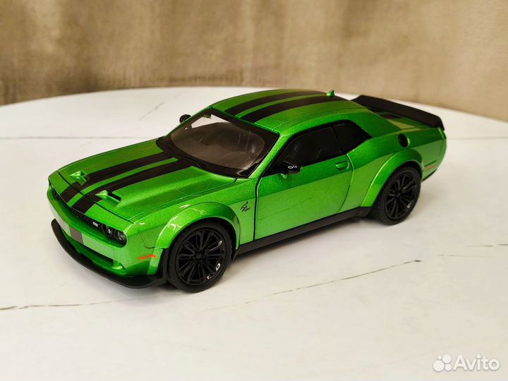 Инерционная машинка Dodge Challenger металлическая