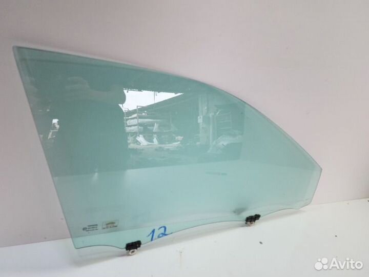 Стекло двери опускное переднее правое Toyota Camry
