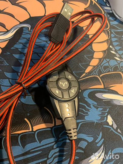 Игровые наушники с микрофоном от фирмы пожилойсвин