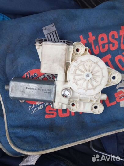 Мотор стеклоподъёмника передний левый Тойота Авенс