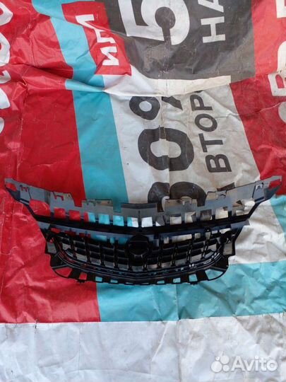 Решетка радиатора Opel Astra J
