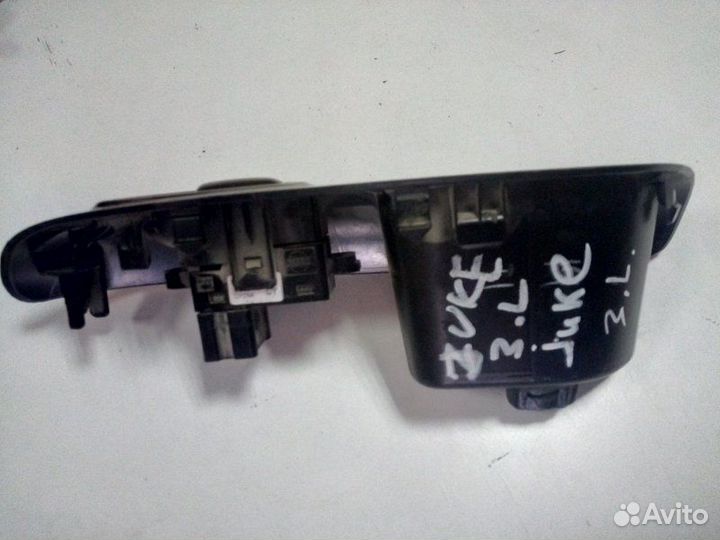 Кнопка стеклоподъемника задняя левая Nissan Juke