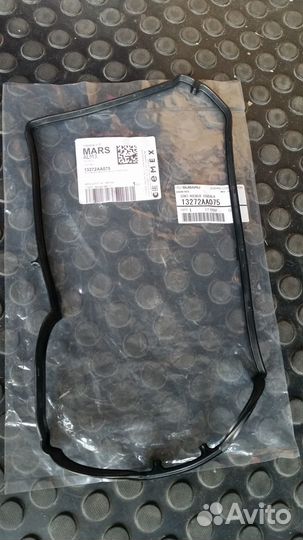 Прокладка клапанной крышки на модели Subaru