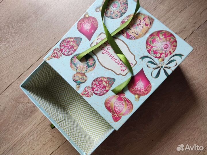 Коробка подарочная на новый год