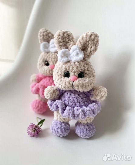 Вязаная игрушка котик зайка