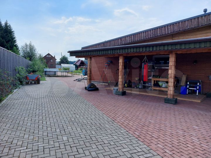 Коттедж 275 м² на участке 12 сот.